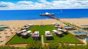 VON RESORT GOLDEN BEACH Pools & Beach